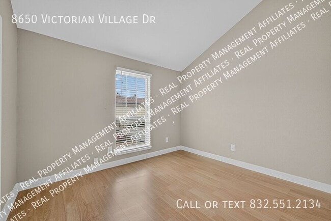 Building Photo - 8650 Victorian Village Dr