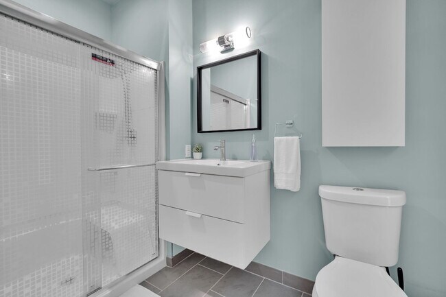 Building Photo - Furnished 2-Bedroom, 2-Bath Apartment near the Medical Campus