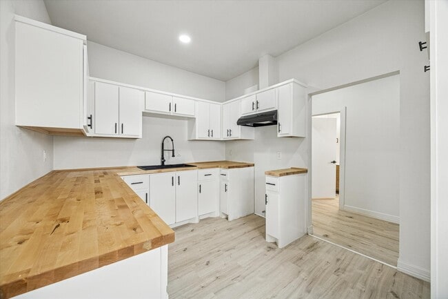 Building Photo - 437 N Everton St