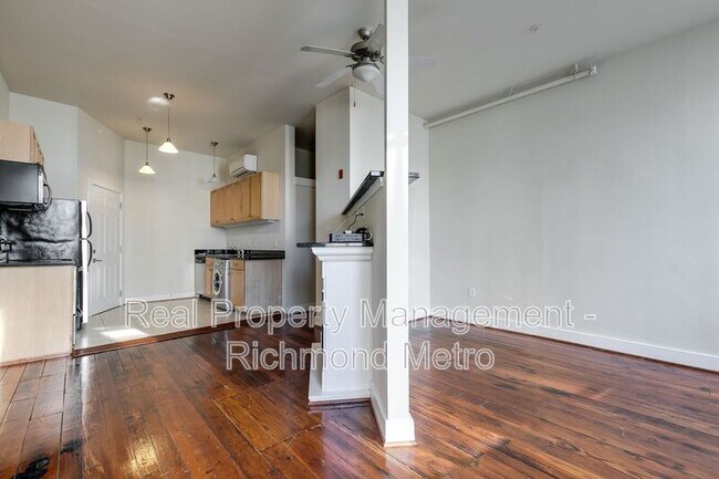 Primary Photo - 1321 1/2 E. Main St.
