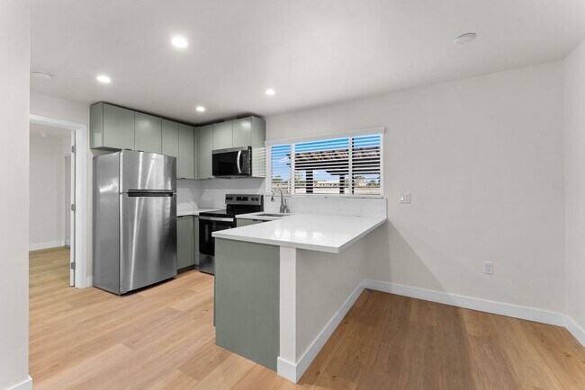 Building Photo - 2735 Broadway-4