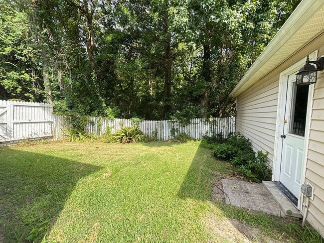 Building Photo - Available now. Great 3 BR/2.5 BA Home Avai...