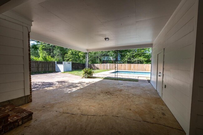 Building Photo - 1539 Brookside Dr