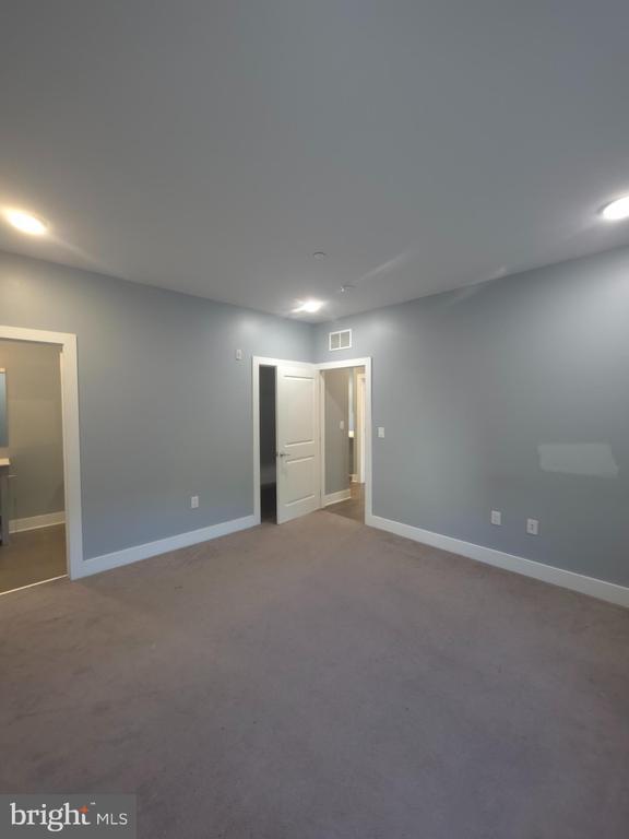 Building Photo - 3925 Haverford Ave