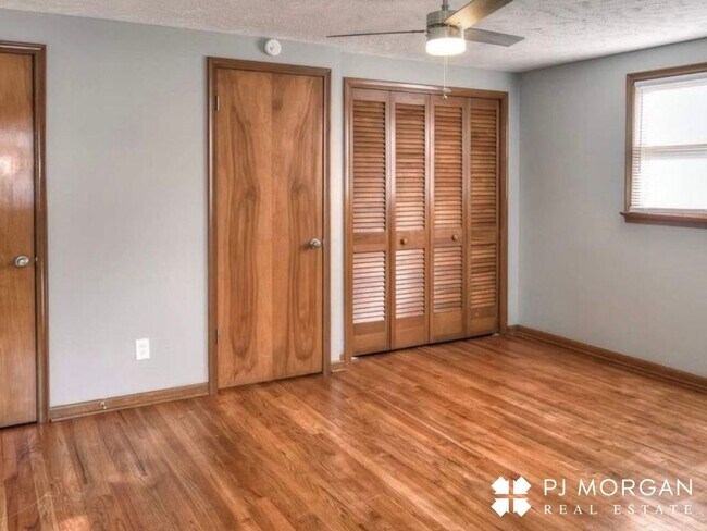 Building Photo - 4 bedroom, 3 Bathroom House