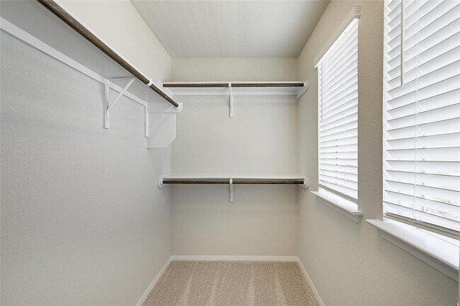 Building Photo - 215 Desperado Dr