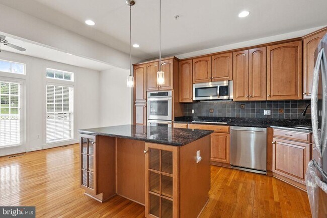 Building Photo - 1515 Regent Manor Ct