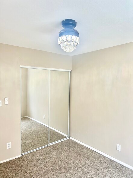 Building Photo - 136 Storm Dr