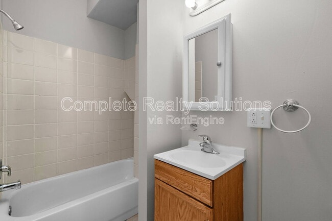 Building Photo - 3021 Iowa Ave