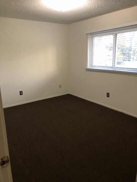 Building Photo - 1006 W Calle Del Sol