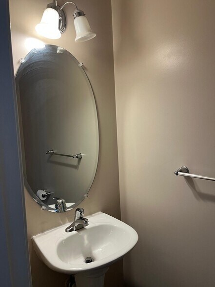 Half bath - 199 Rumbling Rock Rd