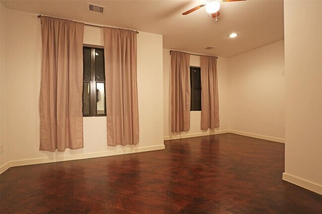 Building Photo - 4114 McKinney St