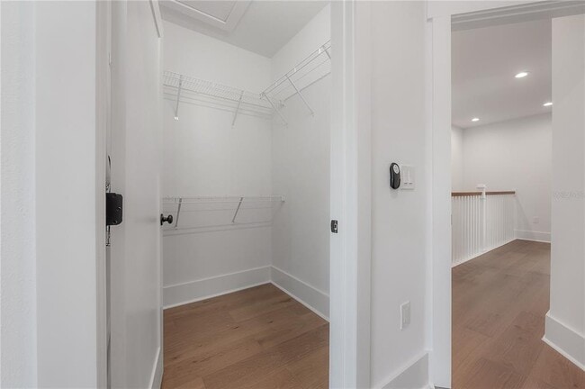 Building Photo - 807 E Ida St