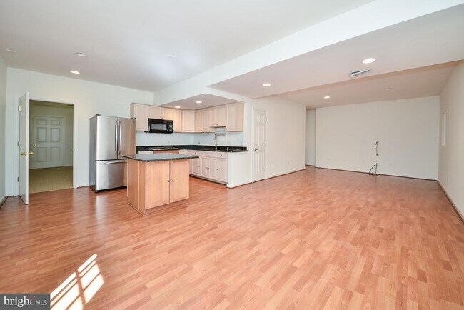 Building Photo - 855 Charwhit Ct