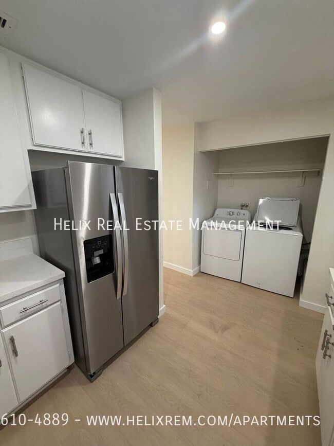 Primary Photo - 1933 E Villa St