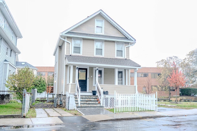 Primary Photo - 11 Burritt Ave