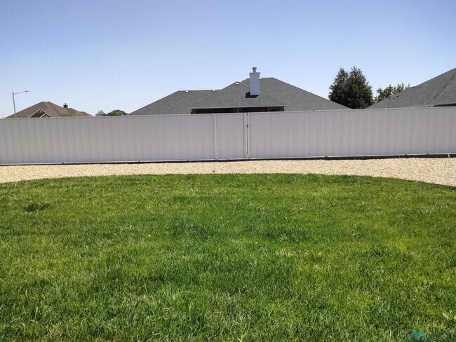 Building Photo - 621 Providence Cir