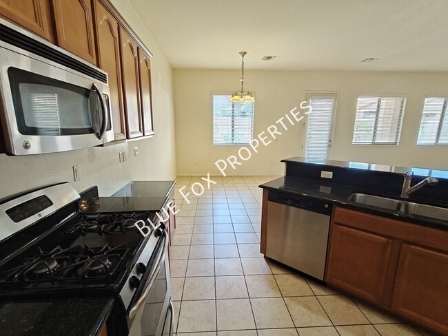 Building Photo - 324 N Oak Tree Canyon Loop