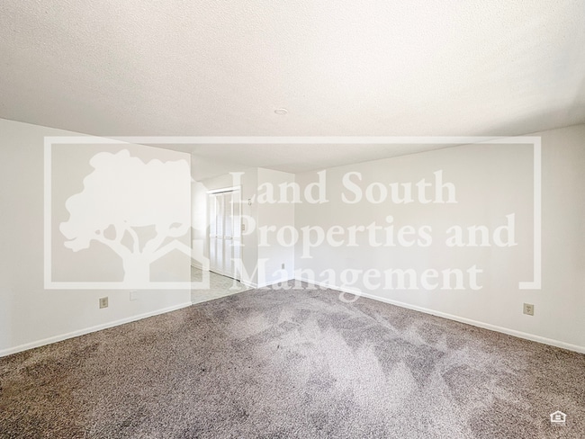 Building Photo - 324 Ariana St