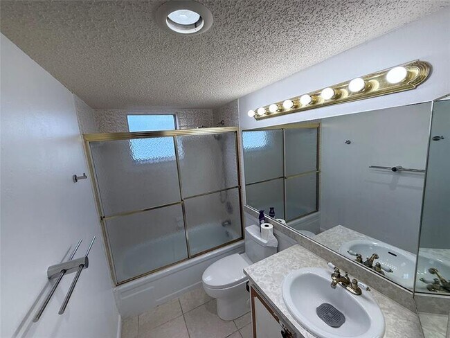 Building Photo - 410 NW 68th Ave