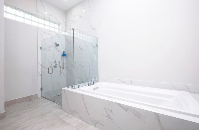 Building Photo - 5663 Brookfield Cir