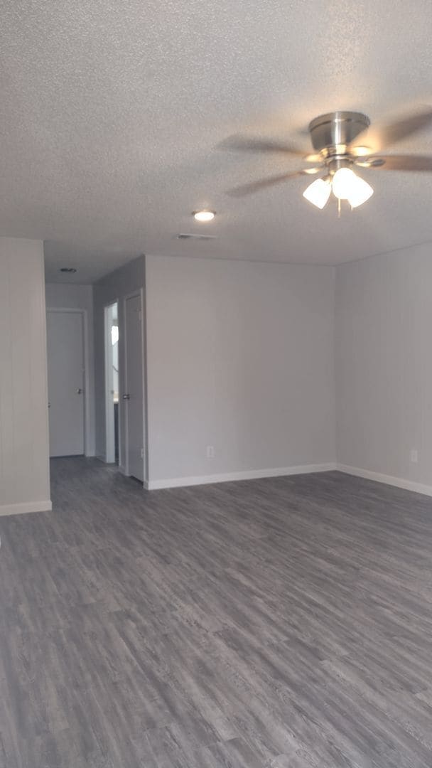 Building Photo - 226 Redbud Ln