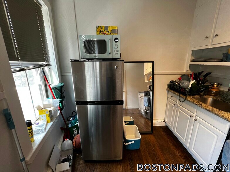 Building Photo - 106 Willow St