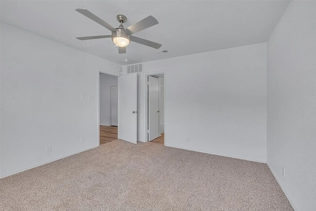 Building Photo - 6044 Stoneybrook Dr