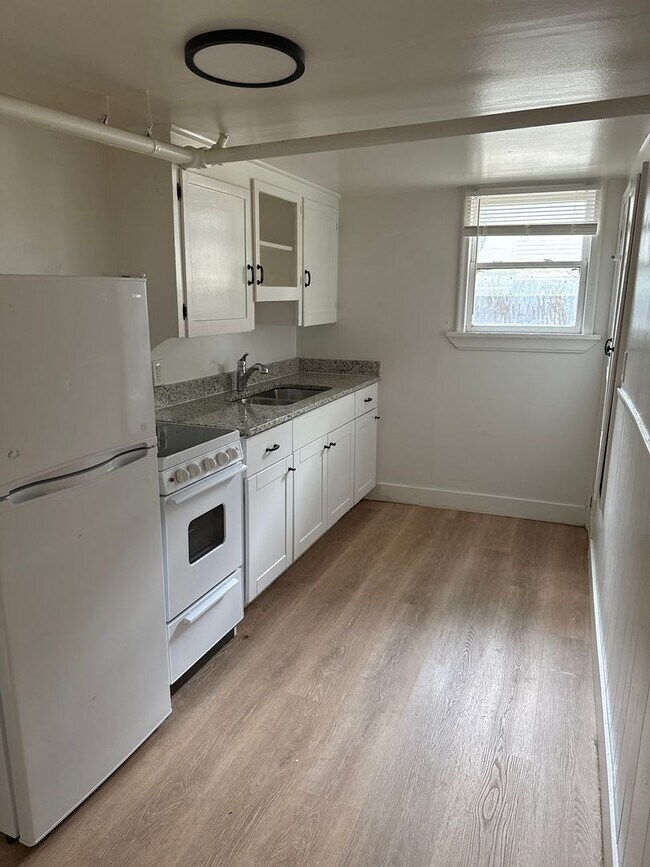 Building Photo - Beautiful apartment in Salt Lake City