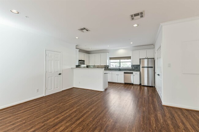 Building Photo - 17 Waugh Dr