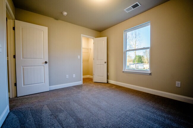 Building Photo - 203 Cromer Rd