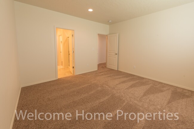 Building Photo - Beautiful Home in a Secluded Neighborhood