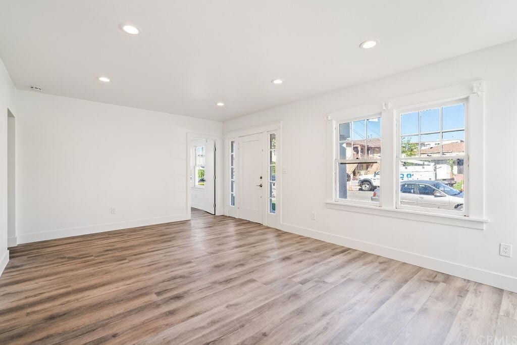 Living area - 728 E Palmer Ave