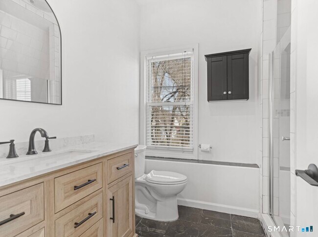 Building Photo - 709 Tunxis Hill Rd