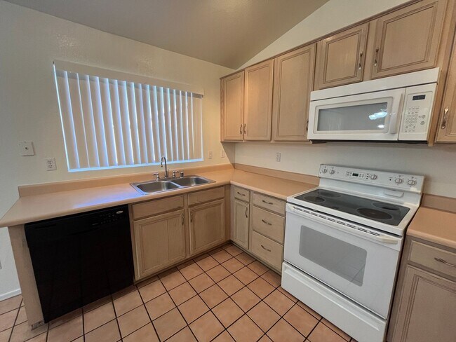 Building Photo - 4 Weeks of Free Rent! - Three bedroom Sing...