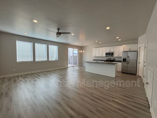 Building Photo - 983 S 4380 W