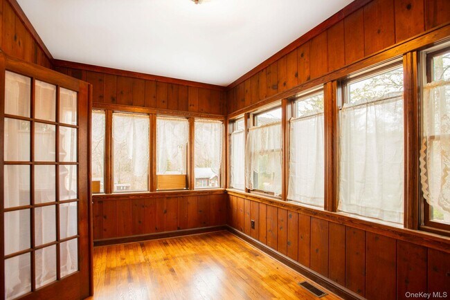 Building Photo - 11 Locust Dr