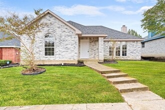 Building Photo - 1042 Kim Ln