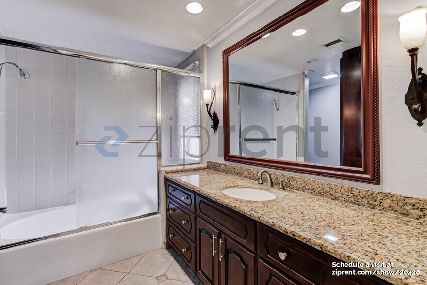 Building Photo - Unit 204