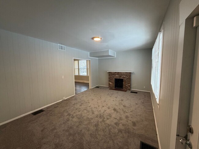 Building Photo - Hidden Gem on a Quiet No-Outlet Street – Move-In Ready 3BR with Garage & Deck Near I-75