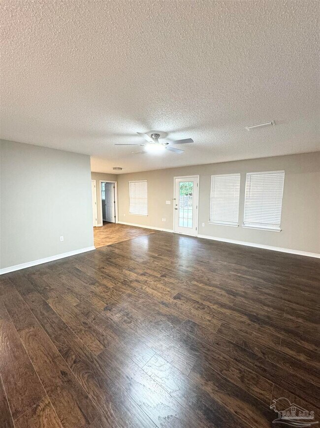 Building Photo - 5661 Fairview Dr