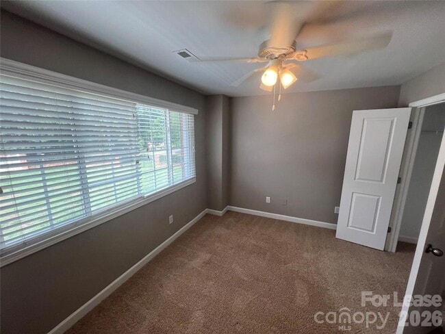 Building Photo - 1336 Green Oaks Ln