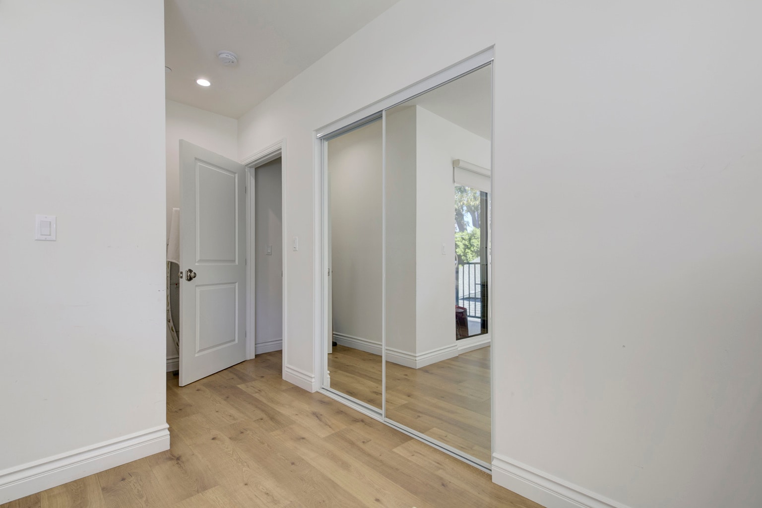 Building Photo - 5206 Goodland Ave