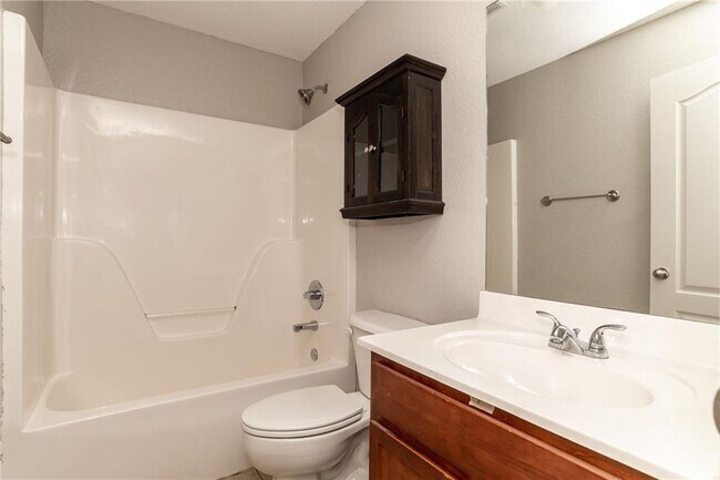 Building Photo - 611 Jack Perry Dr