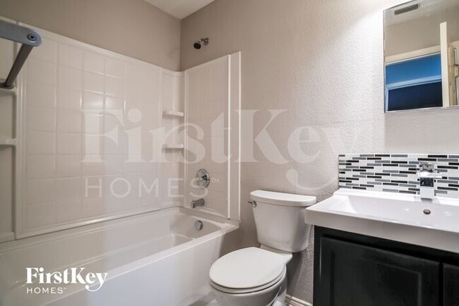 Building Photo - 1613 Baxter Springs Dr