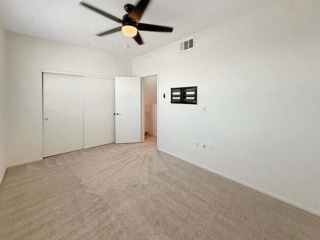 Building Photo - Spacious 4BR/3.5BA Townhome in Otay Ranch ...