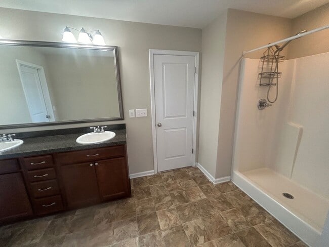 Building Photo - 224 Jerri Ln