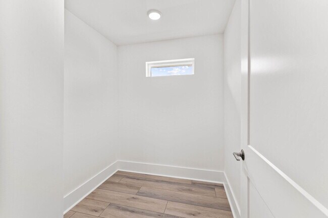 Building Photo - 70 Oakley Ct