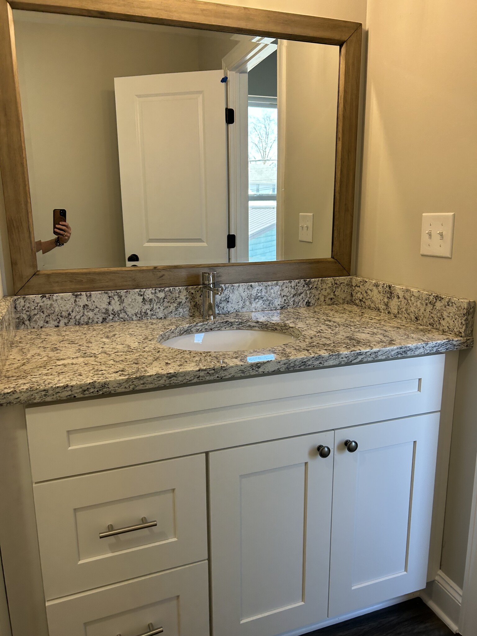 Full bath for bedroom #2: shower/tub, granite countertops, custom storage - 334 Bailey St