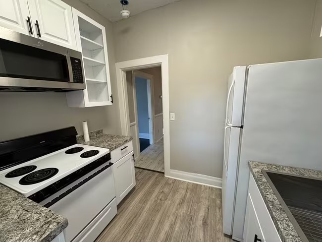 Building Photo - 421 E Anderson St